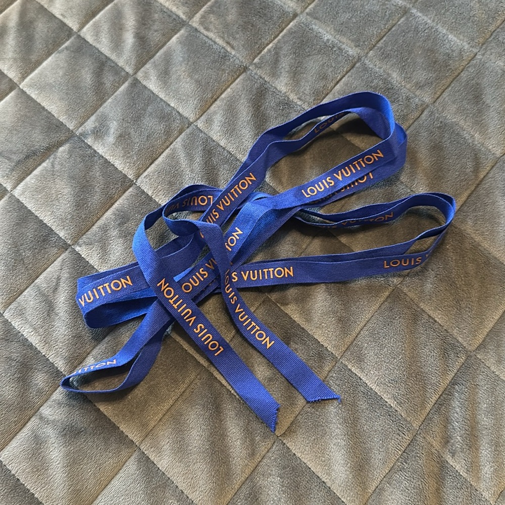 Louis Vuitton Ribbon! - Picture 2 of 3